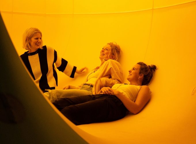 Afbeelding bij Betweter Festival <h5>Online onzin verkopen</h5> <h6>Interview met Sjamadriaan en Noortje van Amsterdam</h6>