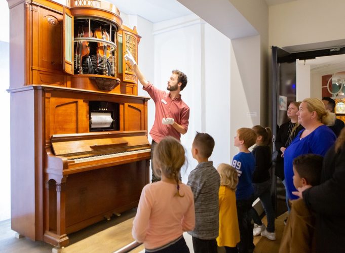 Afbeelding bij Museum Speelklok ontvangt 100.000ste bezoeker