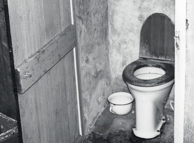 Afbeelding bij De pot op <h5>Van poepton tot riool</h5>