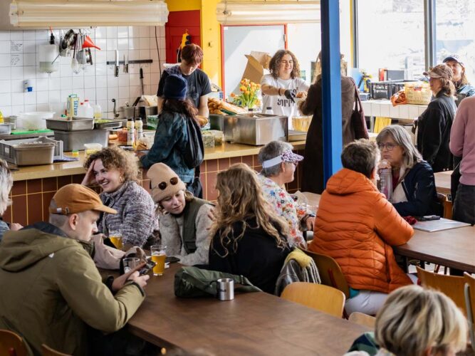 Afbeelding bij Kantine: samen aan tafel