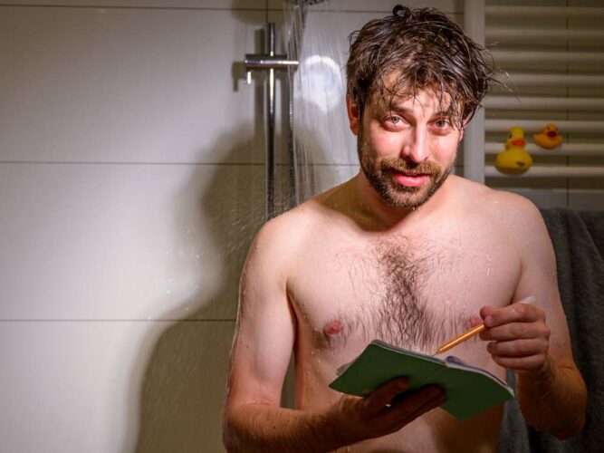 Afbeelding bij Dichter onder de douche: in de flow met Joost Oomen